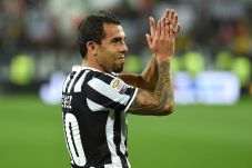 Tevez Tergoda Tutup...