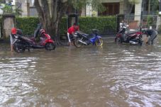 Hujan Deras, Jaksel...