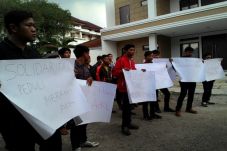 Datangi Kantor KPU Jabar,...