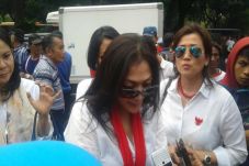4 Wanita Cantik Datangi...