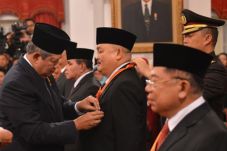 Alex Noerdin Raih Bintang...