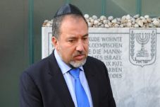 Menlu Israel: Singkirkan...