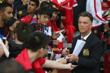 Van Gaal Minta Fans...