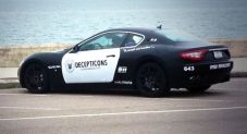 Tiru Mobil Polisi, Seorang...