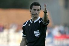 Wasit Kroasia Pimpin...