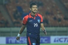 Cetak Gol Emosional,...