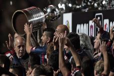 San Lorenzo Angkat Trofi...