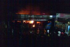 Si Jago Merah Amuk Toko...