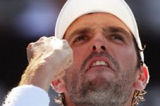 Benneteau Jajal Juara...