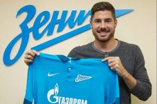 Javi Garcia Gabung ke...