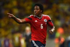 Aston Villa Resmi Boyong...