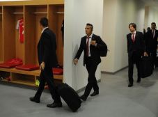 Wenger Turunkan Trio...