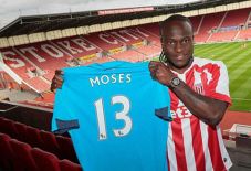 Stoke City Pinjam Moses...