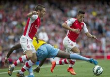 Koscielny Selamatkan...