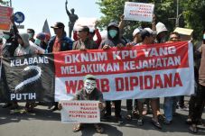 Warga Solo Demo Tolak...