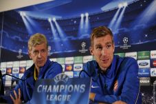 Wenger dan Mertesacker:...