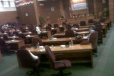 Rapat Paripurna, Hanya...