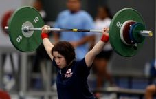Lifter Wanita Pimpin...