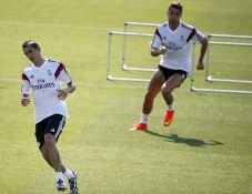 Hadapi Atletico, Empat...