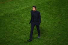 Simeone Sindir Kebijakan...