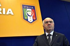 Presiden FIGC Minta...