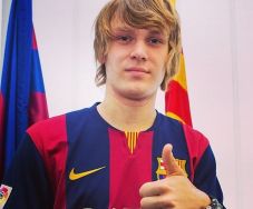 Barcelona Dilarang Belanja...