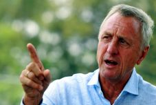 Kabarkan Cruyff Meninggal,...