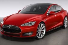 Tesla Gunakan Handset...