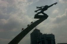 Pencucian Patung Dirgantara...
