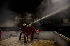 Bengkel Besi Terbakar,...
