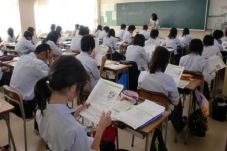 Beda Pendidikan Indonesia...