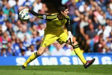 Chelsea Lambat Panas,...