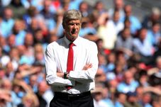 Arsenal Berburu Penyerang...