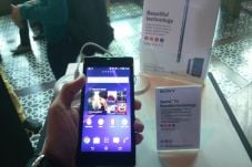Sony Luncurkan Xperia...