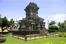 Membongkar Makam Raja...