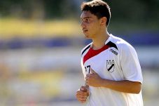 Atletico Amankan Bek...