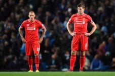 Liverpool Dibayangi...