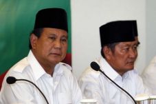 Prabowo Teteskan Air...