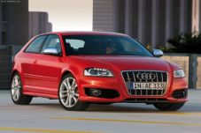 Audi S3 TFSI Meluncur...