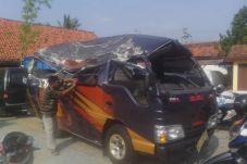 Tabrakan Maut di Sampang,...