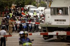 Toyota Alphard Ditabrak...
