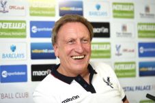 Warnock Gantikan Tony...