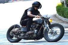 Jatuh dari Motor, Tato...
