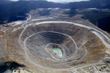 Pengamat: Newmont Wajib...