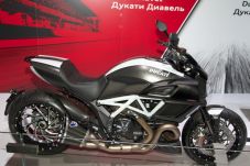 Ducati Diavel Carbon...