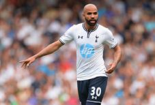 Gelandang Spurs Tes...