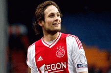 Daley Blind Resmi Ke...