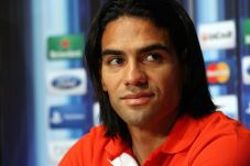 Falcao Rela Jadi Bek...