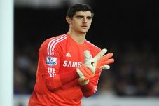 Courtois Tuntut Kontrak...
