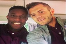 Sambutan Hangat Wilshere...
